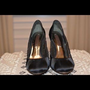 BCBG satin pump